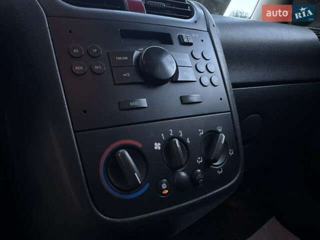 Серый Опель Комбо груз.-пасс., объемом двигателя 1.6 л и пробегом 218 тыс. км за 3600 $, фото 28 на Automoto.ua