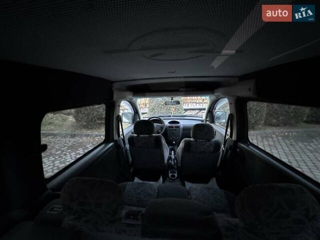Серый Опель Комбо груз.-пасс., объемом двигателя 1.6 л и пробегом 230 тыс. км за 3800 $, фото 50 на Automoto.ua