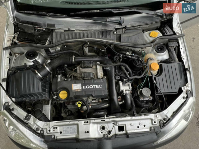 Серый Опель Комбо груз.-пасс., объемом двигателя 1.7 л и пробегом 192 тыс. км за 4999 $, фото 17 на Automoto.ua