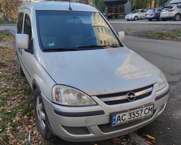 Серый Опель Комбо груз.-пасс., объемом двигателя 1.6 л и пробегом 250 тыс. км за 4500 $, фото 4 на Automoto.ua