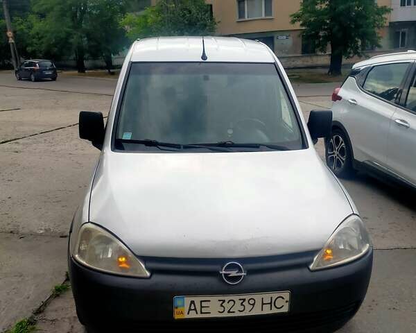 Серый Опель Комбо груз.-пасс., объемом двигателя 1.69 л и пробегом 100 тыс. км за 4000 $, фото 2 на Automoto.ua