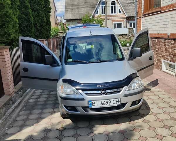 Серый Опель Комбо груз.-пасс., объемом двигателя 1.4 л и пробегом 145 тыс. км за 6200 $, фото 4 на Automoto.ua