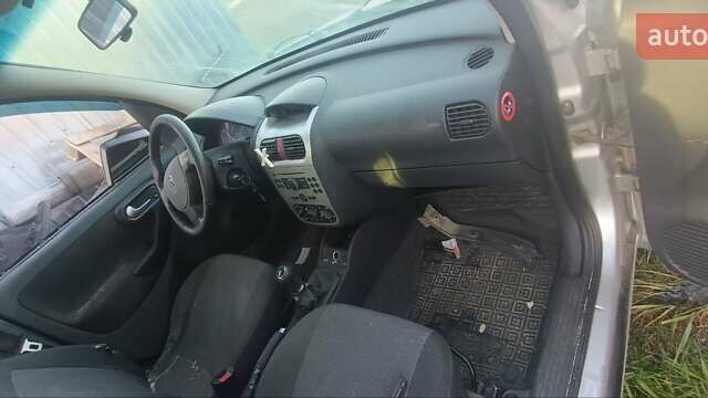 Сірий Опель Комбо вант.-пас., об'ємом двигуна 1.7 л та пробігом 300 тис. км за 1700 $, фото 3 на Automoto.ua