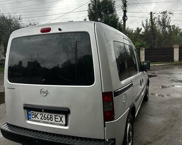Серый Опель Комбо груз.-пасс., объемом двигателя 1.4 л и пробегом 250 тыс. км за 4200 $, фото 1 на Automoto.ua