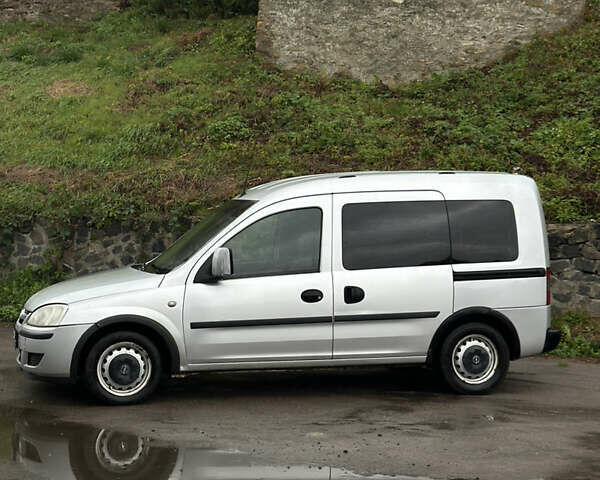 Серый Опель Комбо груз.-пасс., объемом двигателя 1.4 л и пробегом 250 тыс. км за 4200 $, фото 2 на Automoto.ua