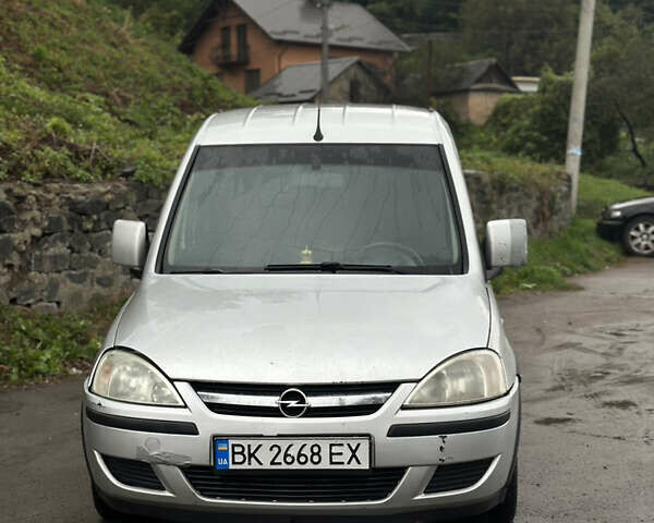 Серый Опель Комбо груз.-пасс., объемом двигателя 1.4 л и пробегом 250 тыс. км за 4200 $, фото 4 на Automoto.ua