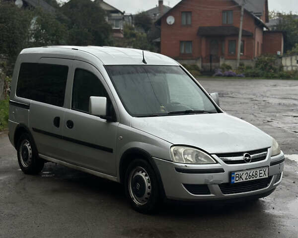 Серый Опель Комбо груз.-пасс., объемом двигателя 1.4 л и пробегом 250 тыс. км за 4200 $, фото 5 на Automoto.ua