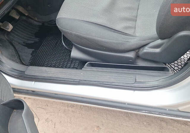 Сірий Опель Комбо вант.-пас., об'ємом двигуна 1.3 л та пробігом 250 тис. км за 4300 $, фото 9 на Automoto.ua