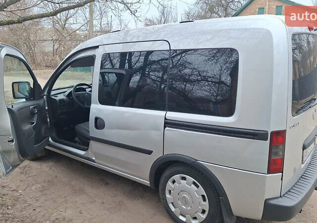 Сірий Опель Комбо вант.-пас., об'ємом двигуна 1.3 л та пробігом 250 тис. км за 4300 $, фото 15 на Automoto.ua