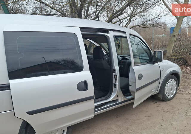 Сірий Опель Комбо вант.-пас., об'ємом двигуна 1.3 л та пробігом 250 тис. км за 4300 $, фото 3 на Automoto.ua