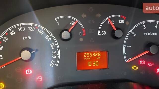 Серый Опель Комбо груз.-пасс., объемом двигателя 1.6 л и пробегом 256 тыс. км за 6700 $, фото 3 на Automoto.ua