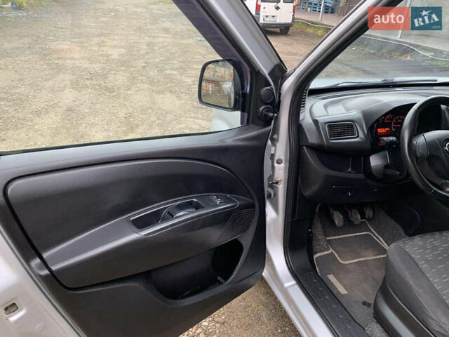 Серый Опель Комбо груз.-пасс., объемом двигателя 1.6 л и пробегом 350 тыс. км за 8100 $, фото 5 на Automoto.ua