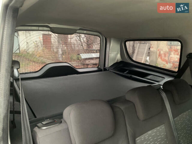 Серый Опель Комбо груз.-пасс., объемом двигателя 1.6 л и пробегом 350 тыс. км за 8100 $, фото 4 на Automoto.ua