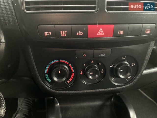 Серый Опель Комбо груз.-пасс., объемом двигателя 1.6 л и пробегом 350 тыс. км за 8100 $, фото 6 на Automoto.ua