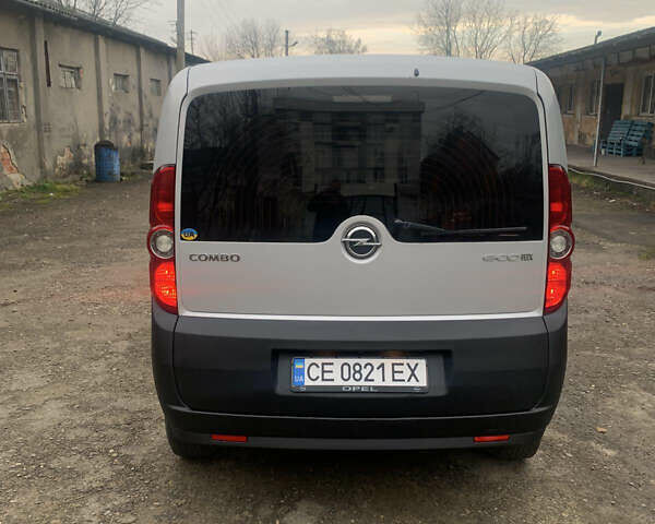 Серый Опель Комбо груз.-пасс., объемом двигателя 1.6 л и пробегом 350 тыс. км за 8100 $, фото 3 на Automoto.ua