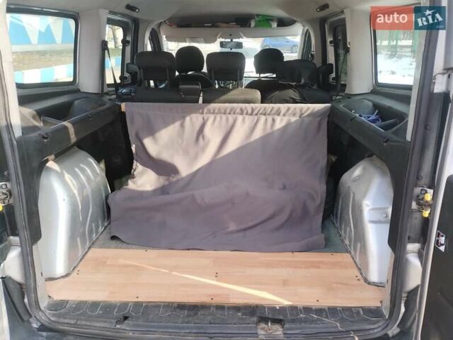 Серый Опель Комбо груз.-пасс., объемом двигателя 1.4 л и пробегом 154 тыс. км за 7600 $, фото 2 на Automoto.ua