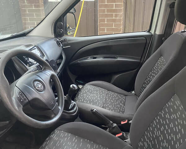 Серый Опель Комбо груз.-пасс., объемом двигателя 1.3 л и пробегом 217 тыс. км за 7100 $, фото 15 на Automoto.ua