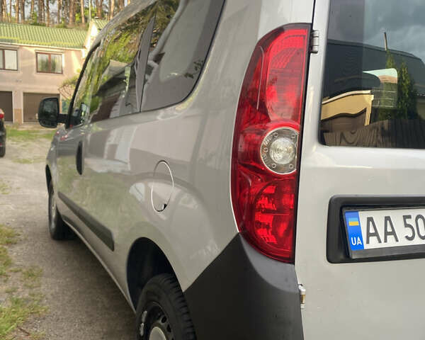 Серый Опель Комбо груз.-пасс., объемом двигателя 1.3 л и пробегом 217 тыс. км за 7100 $, фото 11 на Automoto.ua