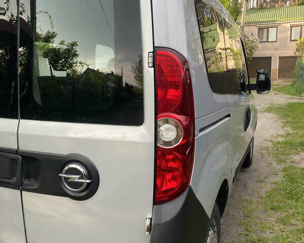 Серый Опель Комбо груз.-пасс., объемом двигателя 1.3 л и пробегом 217 тыс. км за 7100 $, фото 10 на Automoto.ua