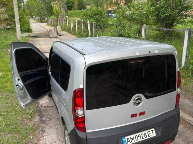 Сірий Опель Комбо вант.-пас., об'ємом двигуна 1.2 л та пробігом 232 тис. км за 8900 $, фото 2 на Automoto.ua