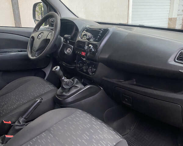 Серый Опель Комбо груз.-пасс., объемом двигателя 1.3 л и пробегом 217 тыс. км за 7100 $, фото 14 на Automoto.ua