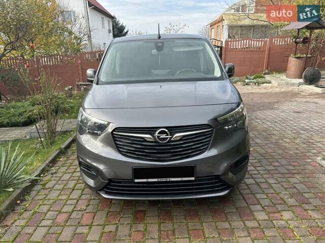 Сірий Опель Комбо вант.-пас., об'ємом двигуна 1.5 л та пробігом 205 тис. км за 13500 $, фото 1 на Automoto.ua