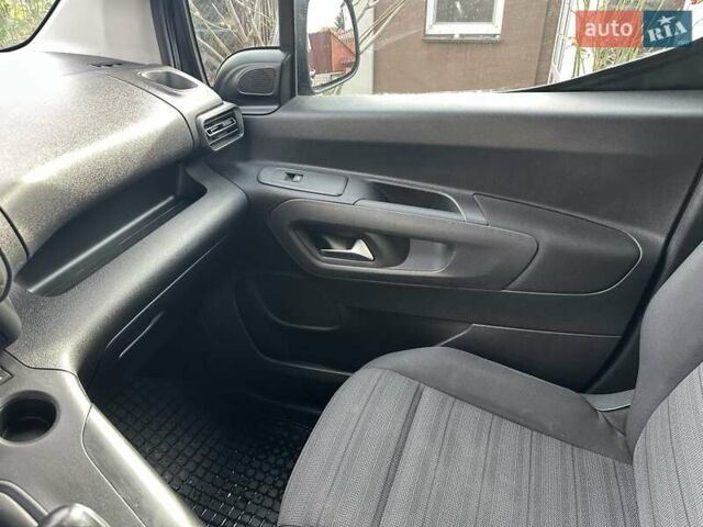 Сірий Опель Комбо вант.-пас., об'ємом двигуна 1.5 л та пробігом 205 тис. км за 13500 $, фото 19 на Automoto.ua