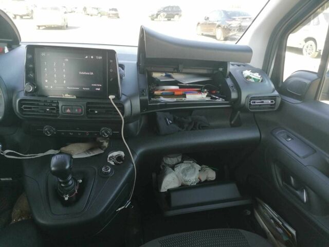 Серый Опель Комбо груз.-пасс., объемом двигателя 1.5 л и пробегом 31 тыс. км за 23332 $, фото 5 на Automoto.ua