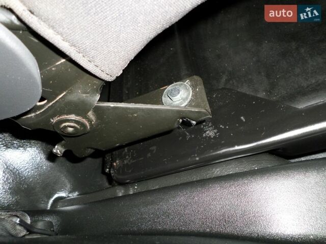 Сірий Опель Комбо вант.-пас., об'ємом двигуна 1.4 л та пробігом 181 тис. км за 11200 $, фото 26 на Automoto.ua