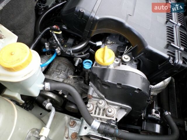 Сірий Опель Комбо вант.-пас., об'ємом двигуна 1.4 л та пробігом 181 тис. км за 11200 $, фото 31 на Automoto.ua