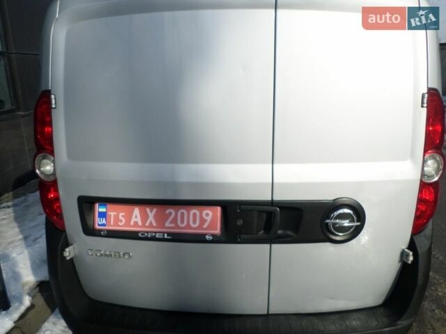 Сірий Опель Комбо вант.-пас., об'ємом двигуна 1.4 л та пробігом 181 тис. км за 11200 $, фото 6 на Automoto.ua