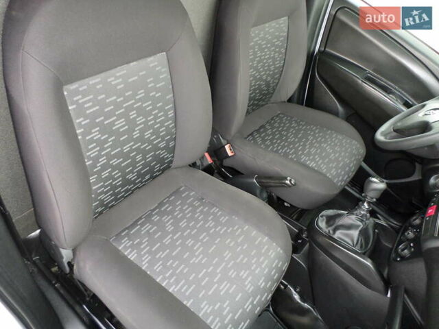 Сірий Опель Комбо вант.-пас., об'ємом двигуна 1.4 л та пробігом 181 тис. км за 11200 $, фото 12 на Automoto.ua