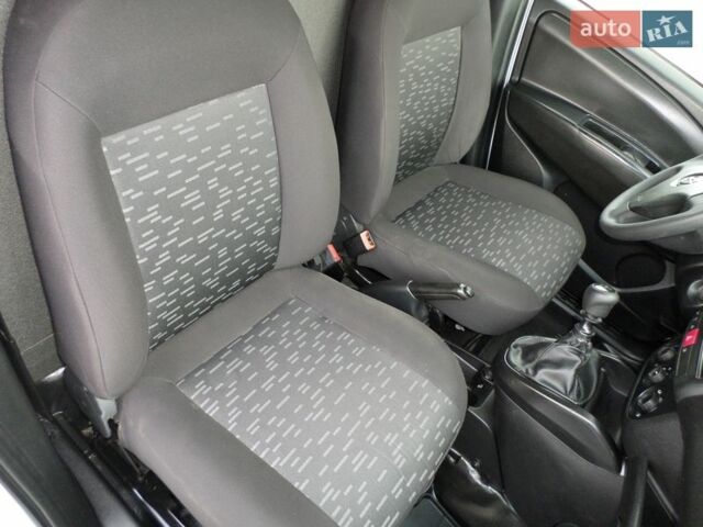 Сірий Опель Комбо вант.-пас., об'ємом двигуна 1.4 л та пробігом 181 тис. км за 11200 $, фото 25 на Automoto.ua