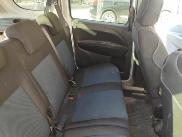 Серый Опель Комбо груз.-пасс., объемом двигателя 1.4 л и пробегом 117 тыс. км за 7700 $, фото 6 на Automoto.ua