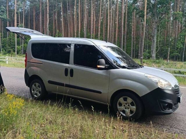 Серый Опель Комбо груз.-пасс., объемом двигателя 1.2 л и пробегом 227 тыс. км за 9500 $, фото 1 на Automoto.ua
