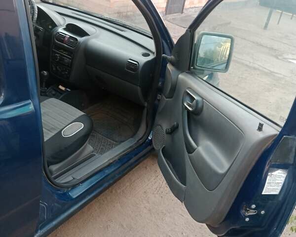 Синій Опель Комбо вант.-пас., об'ємом двигуна 1.69 л та пробігом 370 тис. км за 2500 $, фото 4 на Automoto.ua