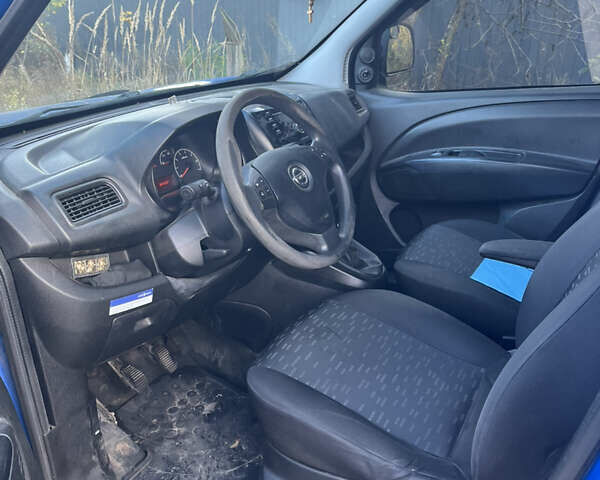 Синій Опель Комбо вант.-пас., об'ємом двигуна 1.6 л та пробігом 364 тис. км за 5500 $, фото 8 на Automoto.ua