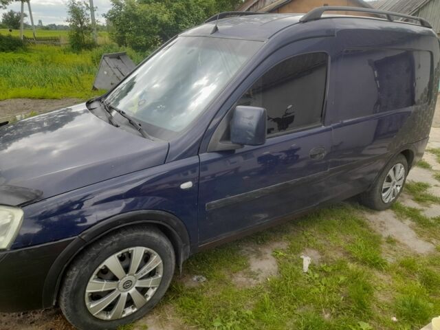 Синій Опель Комбо вант.-пас., об'ємом двигуна 1.7 л та пробігом 333 тис. км за 1800 $, фото 1 на Automoto.ua