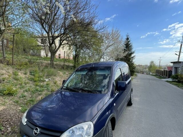 Синий Опель Комбо груз.-пасс., объемом двигателя 1.7 л и пробегом 275 тыс. км за 4000 $, фото 1 на Automoto.ua