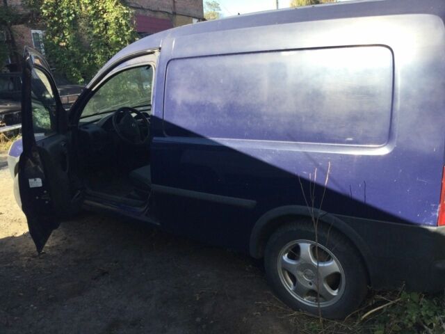 Синий Опель Комбо груз.-пасс., объемом двигателя 1.4 л и пробегом 220 тыс. км за 3400 $, фото 4 на Automoto.ua