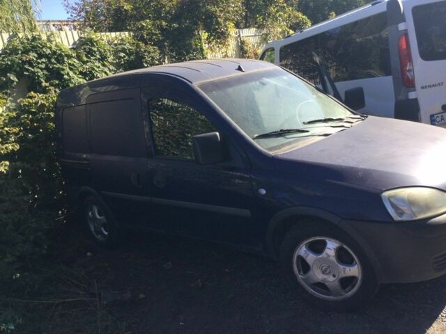 Синий Опель Комбо груз.-пасс., объемом двигателя 1.4 л и пробегом 220 тыс. км за 3400 $, фото 2 на Automoto.ua