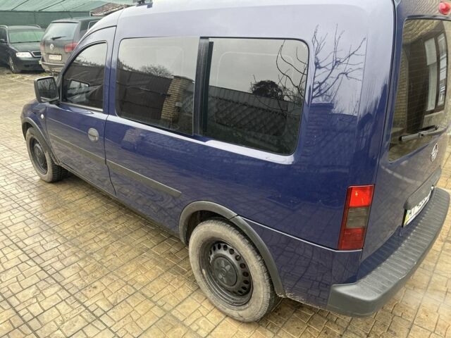 Синий Опель Комбо груз.-пасс., объемом двигателя 1.3 л и пробегом 300 тыс. км за 3750 $, фото 2 на Automoto.ua