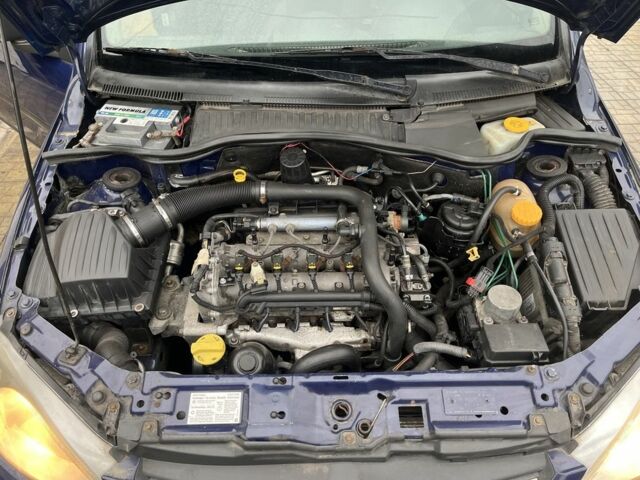 Синий Опель Комбо груз.-пасс., объемом двигателя 1.3 л и пробегом 300 тыс. км за 3750 $, фото 6 на Automoto.ua