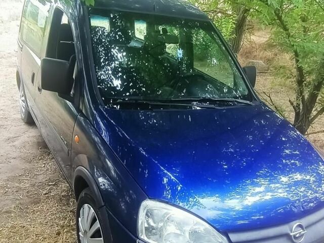 Синій Опель Комбо вант.-пас., об'ємом двигуна 1.6 л та пробігом 300 тис. км за 1700 $, фото 2 на Automoto.ua