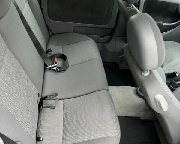 Синий Опель Комбо груз.-пасс., объемом двигателя 1.6 л и пробегом 277 тыс. км за 2890 $, фото 10 на Automoto.ua