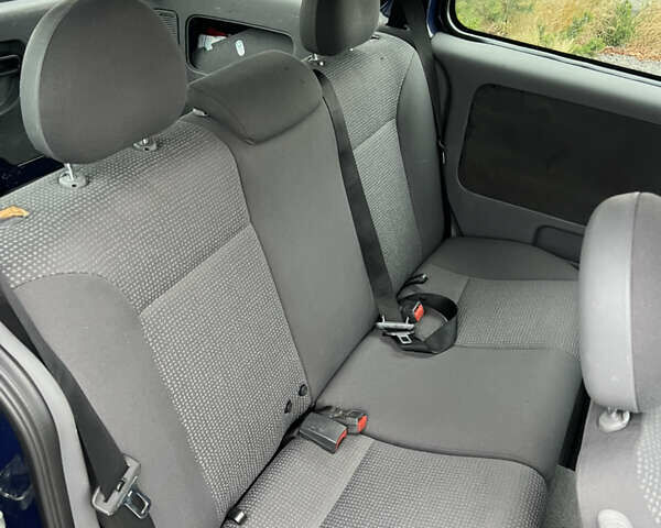 Синий Опель Комбо груз.-пасс., объемом двигателя 1.6 л и пробегом 277 тыс. км за 2890 $, фото 11 на Automoto.ua