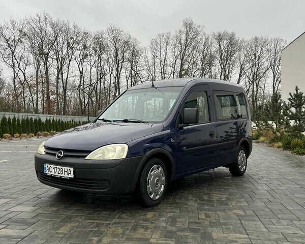Синий Опель Комбо груз.-пасс., объемом двигателя 1.6 л и пробегом 277 тыс. км за 2890 $, фото 1 на Automoto.ua