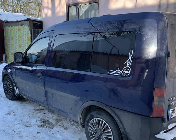 Синий Опель Комбо груз.-пасс., объемом двигателя 1.7 л и пробегом 308 тыс. км за 3600 $, фото 1 на Automoto.ua