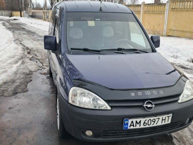 Синий Опель Комбо груз.-пасс., объемом двигателя 1.7 л и пробегом 351 тыс. км за 3800 $, фото 1 на Automoto.ua
