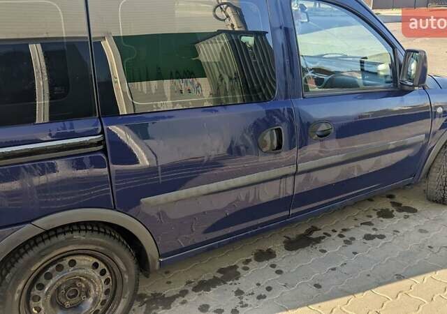 Синий Опель Комбо груз.-пасс., объемом двигателя 1.6 л и пробегом 283 тыс. км за 3650 $, фото 3 на Automoto.ua